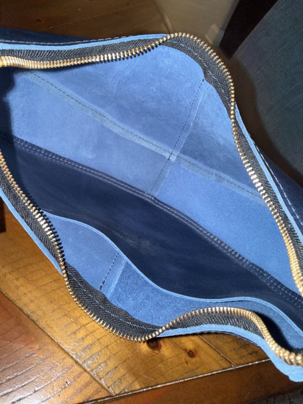 Portland Leather - 'Almost Perfect' Nora Shoulder Bag - Picture 8 of 15